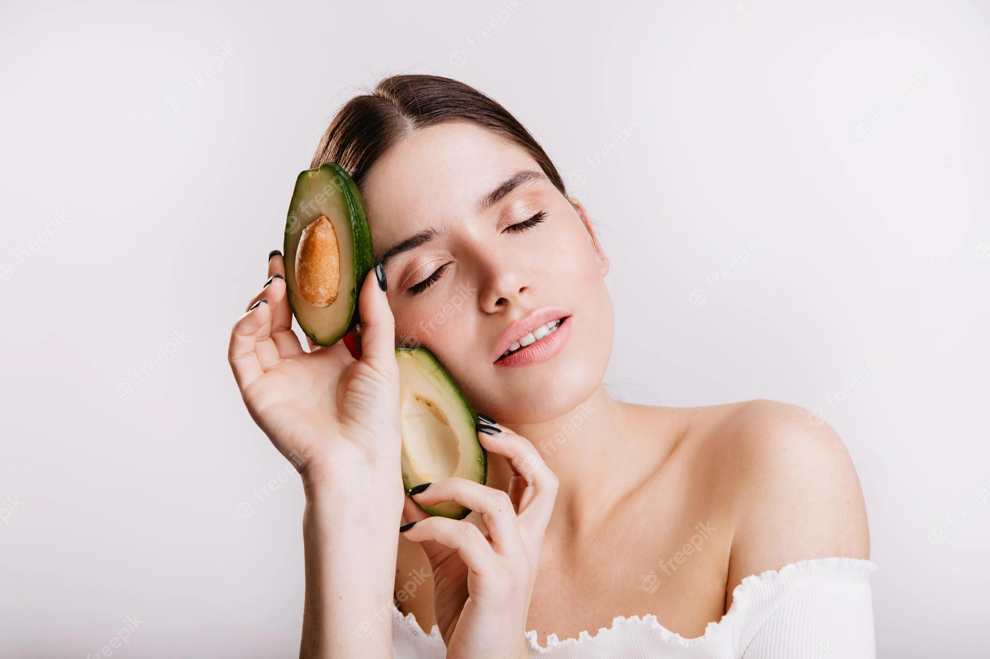 Avocado Skin: The Natural Solution to Radiant and Youthful Complexion You've Been Searching For