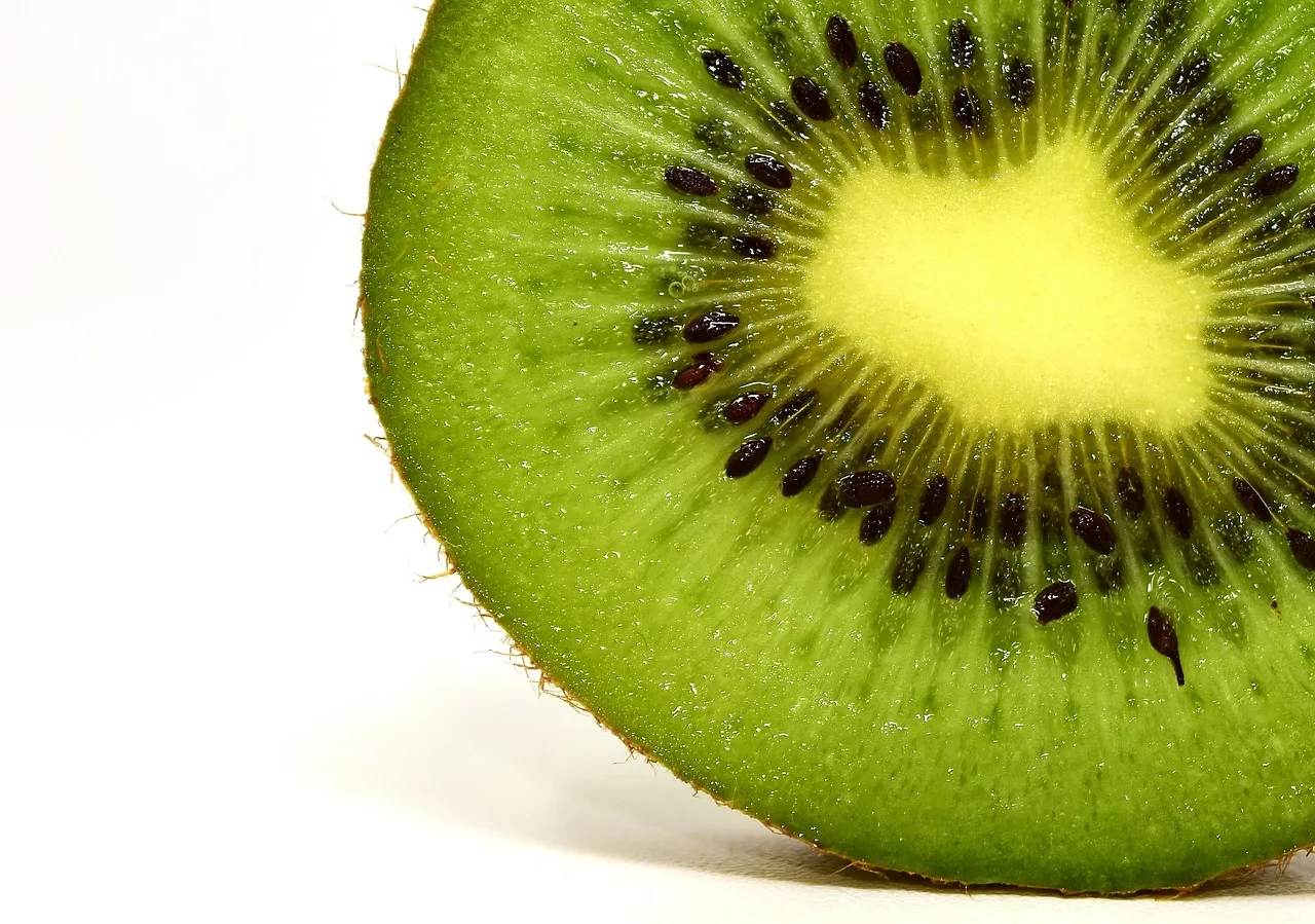 The Perfect Pair: Exploring the Benefits of Kiwi and Dragon Fruit in Your Diet