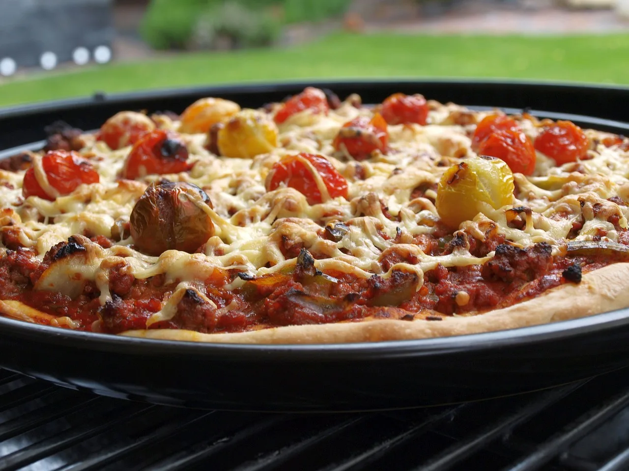 Satisfy Your Cravings with BBQ Jackfruit Pizza: A Flavorful and Healthy Alternative to Traditional Pizza